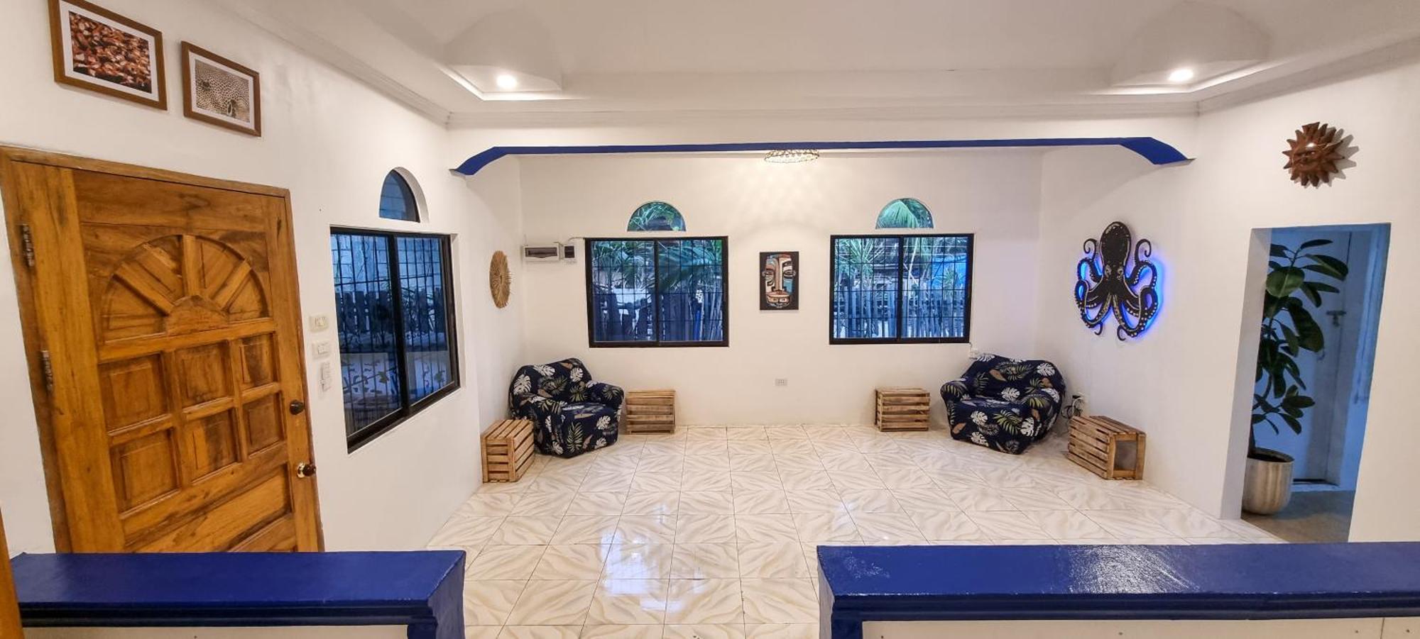 Blue House Backpackers Siquijor Hostel San Juan  Buitenkant foto