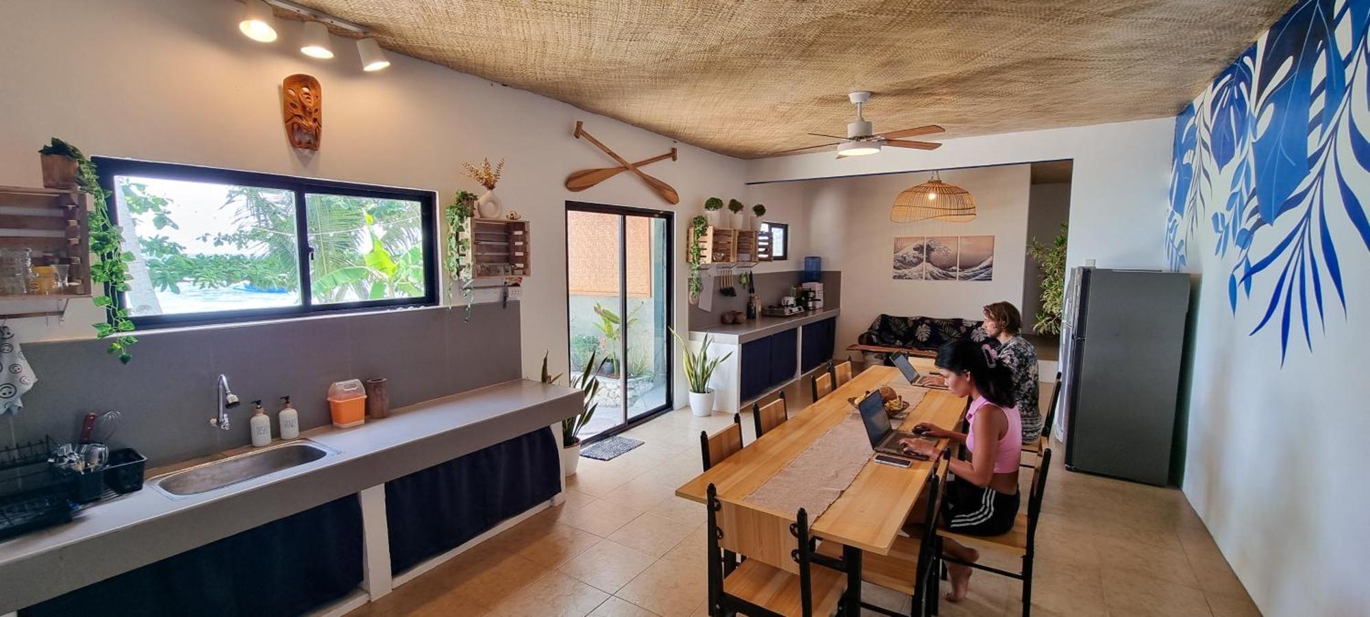 Blue House Backpackers Siquijor Hostel San Juan  Buitenkant foto